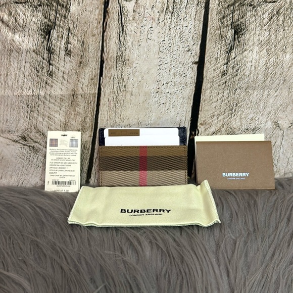 BURBERRY - Nova Check Card case - Picture 1 of 7